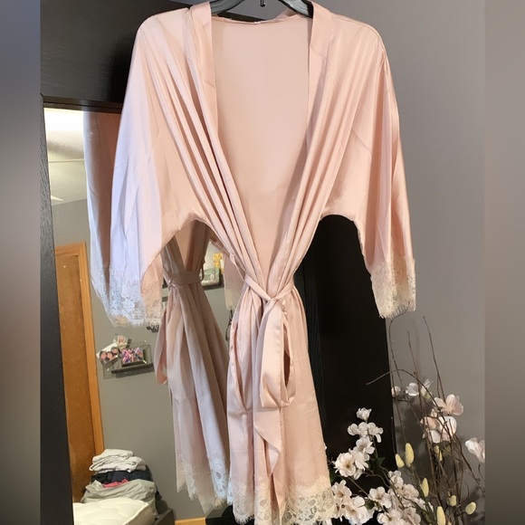 Blush Satin Lace Robe - Picture 3 of 9